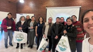 Se realizó una charla sobre cultivo de ajo violeta y compostaje en el marco de la Campaña "Compostando en Otoño"