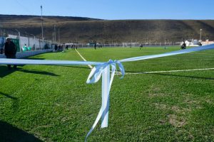 Claudio Vidal inauguró una cancha de césped sintético en Gobernador Gregores y refuerza la inversión deportiva en Santa Cruz