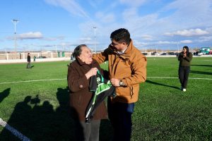 Claudio Vidal inauguró una cancha de césped sintético en Gobernador Gregores y refuerza la inversión deportiva en Santa Cruz