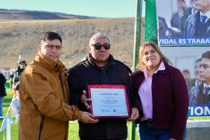 Claudio Vidal inauguró una cancha de césped sintético en Gobernador Gregores y refuerza la inversión deportiva en Santa Cruz