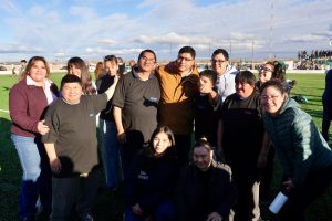 Claudio Vidal inauguró una cancha de césped sintético en Gobernador Gregores y refuerza la inversión deportiva en Santa Cruz
