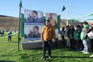 Claudio Vidal inauguró una cancha de césped sintético en Gobernador Gregores y refuerza la inversión deportiva en Santa Cruz