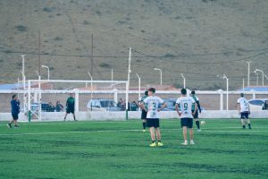Claudio Vidal inauguró una cancha de césped sintético en Gobernador Gregores y refuerza la inversión deportiva en Santa Cruz