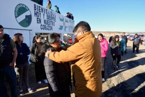 Claudio Vidal inauguró una cancha de césped sintético en Gobernador Gregores y refuerza la inversión deportiva en Santa Cruz