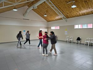 Estudiantes de Fitz Roy recuperan juegos tradicionales en una jornada junto a las familias