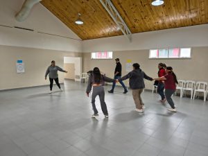 Estudiantes de Fitz Roy recuperan juegos tradicionales en una jornada junto a las familias