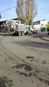 Servicios Públicos reforzó el mantenimiento cloacal con maquinaria especializada y detectó obstrucciones por vertido irregular de grasas