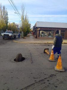 Servicios Públicos reforzó el mantenimiento cloacal con maquinaria especializada y detectó obstrucciones por vertido irregular de grasas