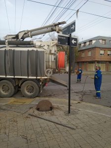 Servicios Públicos reforzó el mantenimiento cloacal con maquinaria especializada y detectó obstrucciones por vertido irregular de grasas