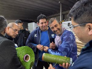 Claudio Vidal y Pablo Carrizo entregaron una nueva cancha sintética para el Club Petrolero de Caleta Olivia