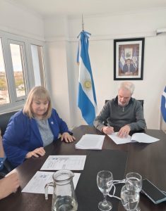 El Gobierno Provincial firmó convenios para ampliar redes de gas en Jaramillo y Fitz Roy