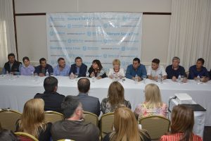 Velázquez: "Los chicos, las chicas y les chiques de Santa Cruz nos necesitan"
