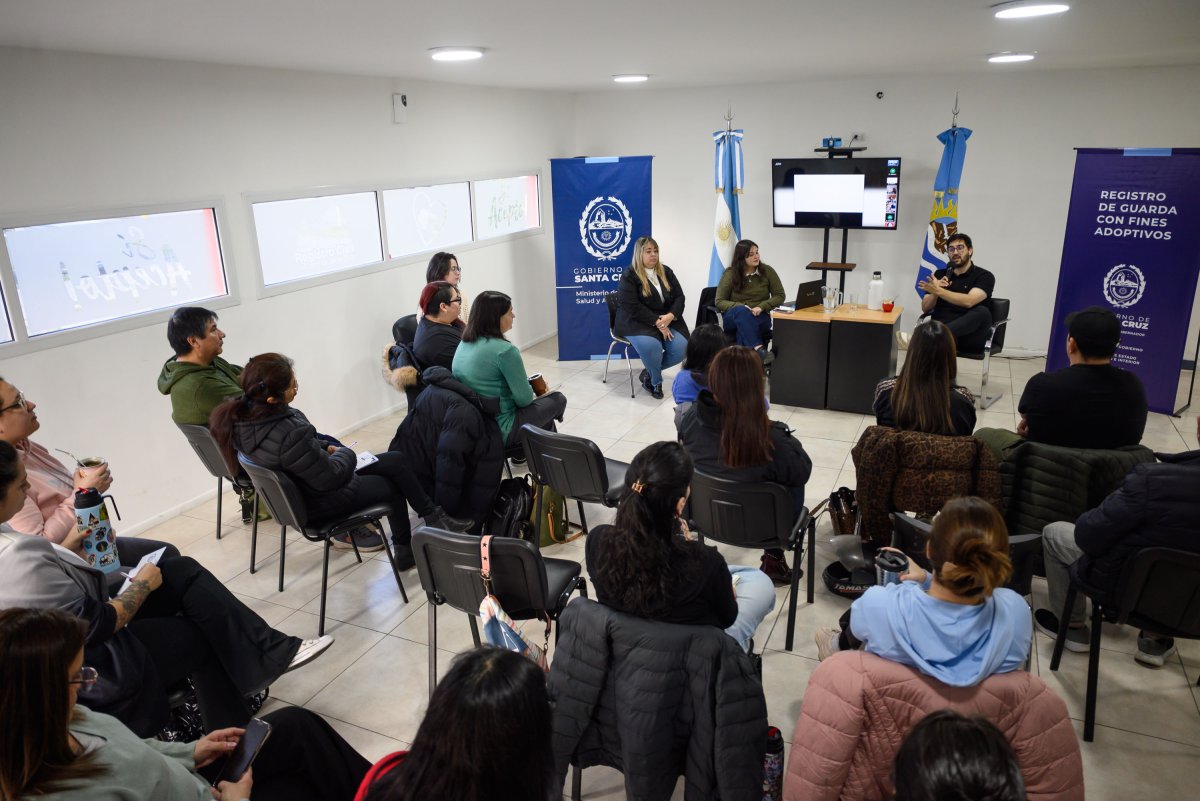 El Gobierno capacita a familias aspirantes sobre las "Dimensiones subjetivas de la adopción"
