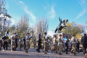 Las bandas de la Policía y del Ejército conmemoraron el Día de la Escarapela