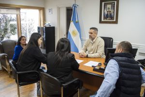 Desarrollo Social firmó convenio del Programa PAINA con la Comisión de Fomento de Tres Lagos