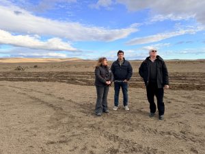 Santa Cruz continúa los trabajos para controlar el avance de médanos sobre la Ruta Provincial N° 288