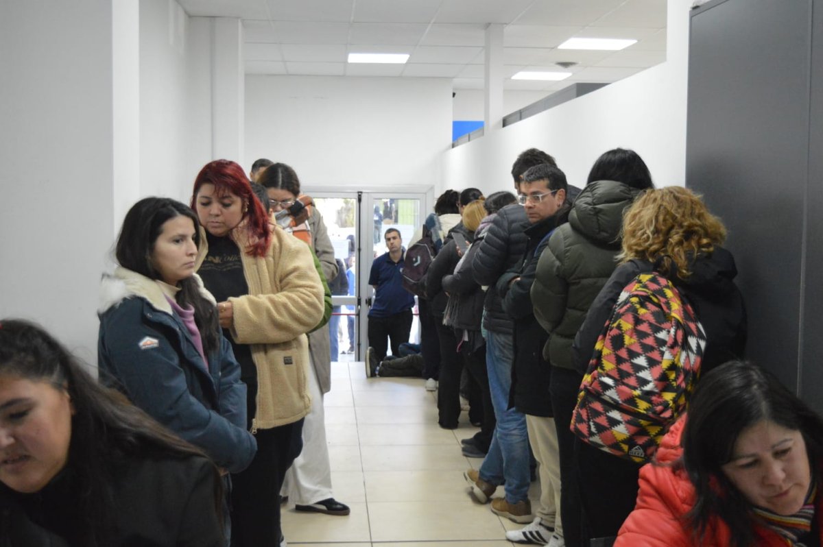 Más de 130 trabajadores de la Educación presentaron sus planillas para el sorteo de viviendas en Río Gallegos