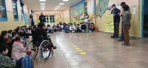 Se promueve la producción apícola y la educación ambiental en Los Antiguos