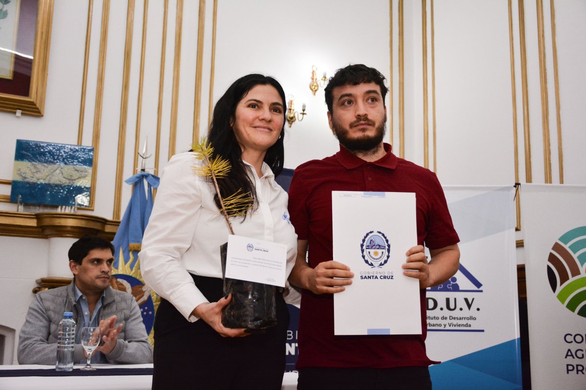 Jóvenes santacruceños accedieron a terrenos y comenzaron el camino hacia la casa propia