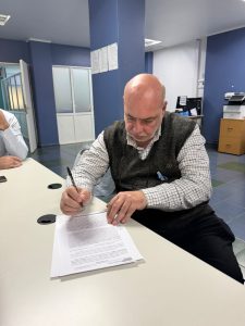 Servicios Públicos realizó apertura de sobres para equipar al personal con indumentaria de abrigo