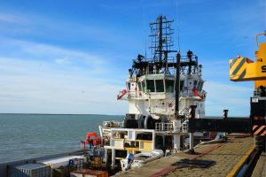 Ricci recorrió el Puerto de Punta Quilla y destacó el movimiento operativo registrado