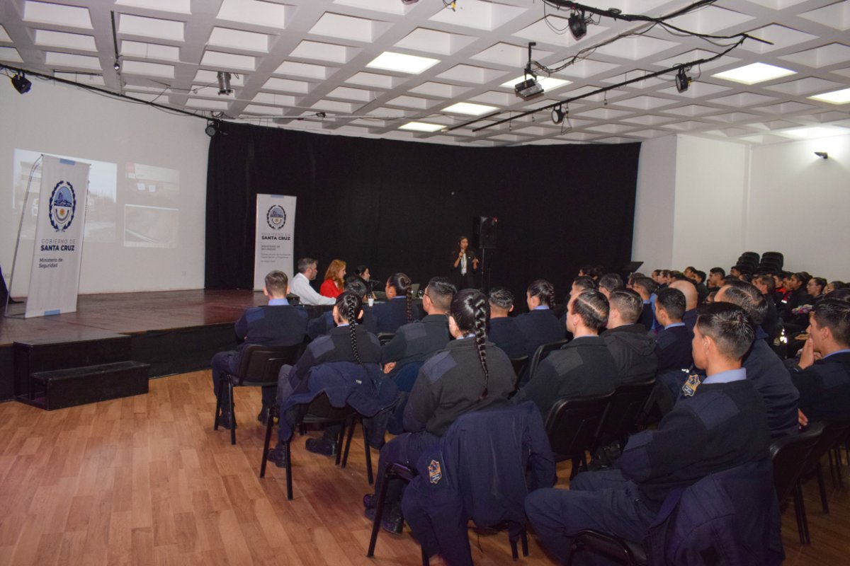 Seguridad fortalece la formación policial con una capacitación sobre criminalística y criminología