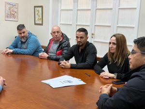Claudio Vidal firmó el comodato para darle seguridad jurídica al Aero Club de El Chaltén después de 21 años de espera
