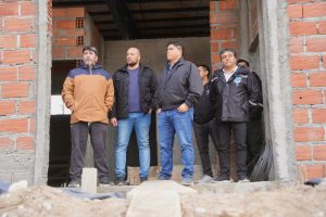 Claudio Vidal recorrió obras e instituciones de Puerto Santa Cruz y reafirmó el compromiso con el desarrollo local