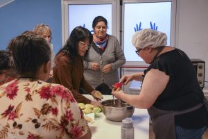 Centro Recuerdos Compartidos: Adultos Mayores participaron de un taller de cocina saludable