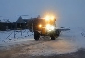 Vialidad Provincial movilizó maquinaria ante la persistente nevada en cercanías a El Calafate