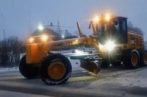 Vialidad Provincial movilizó maquinaria ante la persistente nevada en cercanías a El Calafate