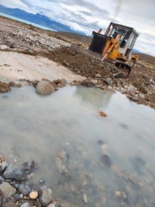 Vialidad Provincial trabaja sobre la Ruta Provincial N° 41 tras el desborde del Río Fósil