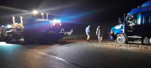 Vialidad Provincial asistió a un camión varado en Bajo Caracoles