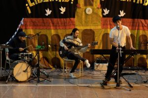 El IPES Caleta Olivia celebró el 25 de Mayo con una gran peña comunitaria