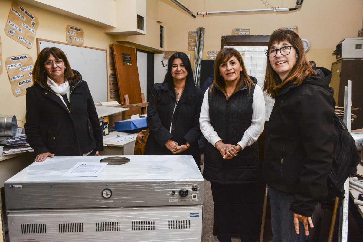 El Gobierno Provincial incorporó nuevo equipamiento para continuar la puesta en valor del edificio de Direcciones de Nivel del CPE