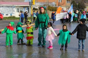 Las comunidades educativas de La Cuenca Carbonífera celebraron con un gran corso el Día de los Jardines de Infantes
