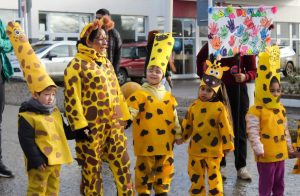 Las comunidades educativas de La Cuenca Carbonífera celebraron con un gran corso el Día de los Jardines de Infantes
