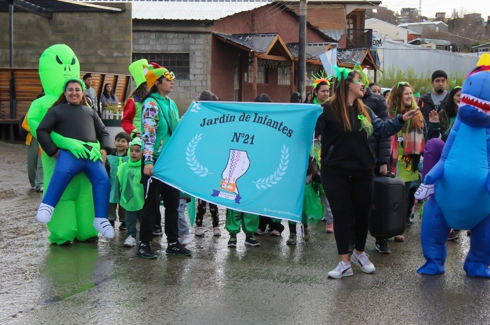 Las comunidades educativas de La Cuenca Carbonífera celebraron con un gran corso el Día de los Jardines de Infantes
