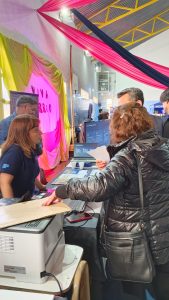 Servicios Públicos reforzó en Viva Barrio la campaña para regularizar conexiones domiciliarias y prevenir incendios