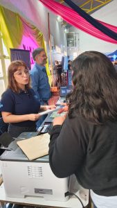 Servicios Públicos reforzó en Viva Barrio la campaña para regularizar conexiones domiciliarias y prevenir incendios