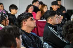 La barbería abrió una puerta al mundo laboral para las juventudes santacruceñas