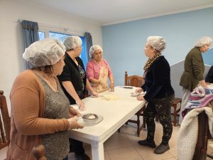 Se realizó taller de pastelería para Adultos Mayores en Recuerdos Compartidos