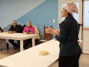 Se realizó taller de pastelería para Adultos Mayores en Recuerdos Compartidos