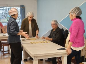 Se realizó taller de pastelería para Adultos Mayores en Recuerdos Compartidos