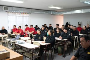 Capacitan a fuerzas de seguridad para fortalecer los controles en aeropuertos de Santa Cruz