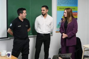Capacitan a fuerzas de seguridad para fortalecer los controles en aeropuertos de Santa Cruz