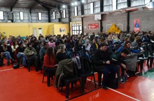 Educación presentó la Guía “Escuelas Que Acompañan en Comunidad” en Caleta Olivia