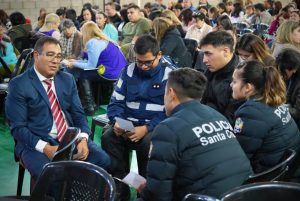 Educación presentó la Guía “Escuelas Que Acompañan en Comunidad” en Caleta Olivia