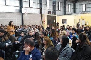 Educación presentó la Guía “Escuelas Que Acompañan en Comunidad” en Caleta Olivia