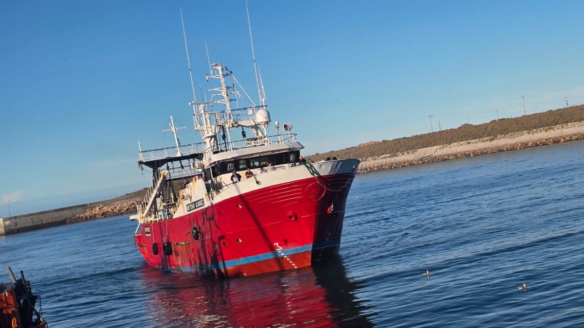 Arribó el primer tangonero en más de un año al Puerto Caleta Paula
